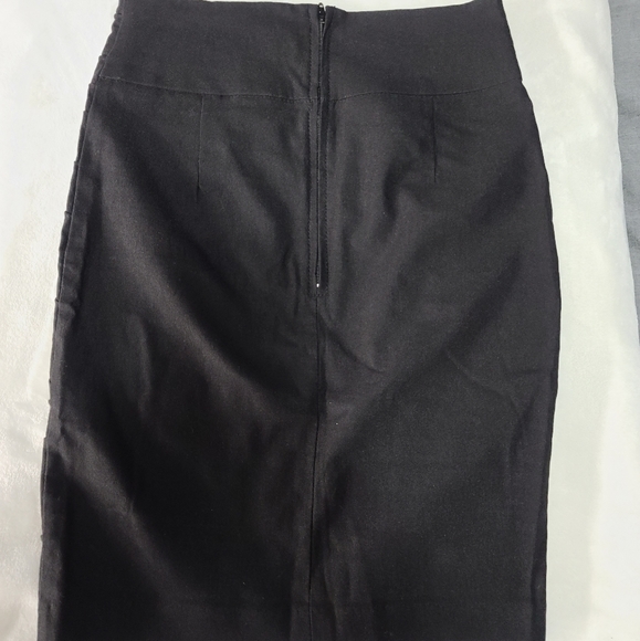 2/25$ 🛍 Dynamite Black Pencil Skirt - Picture 2 of 2